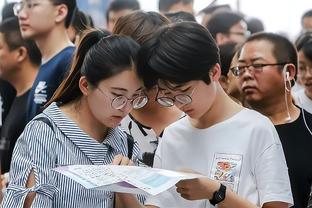 难忘过去！大连球迷到工体观赛，看望林良铭和何宇鹏