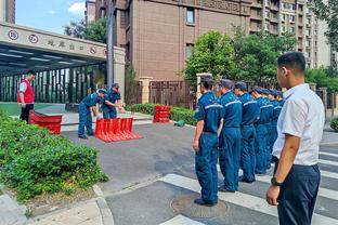 2年前的联赛杯决赛：蓝军红军4粒进球被吹，点球大战罚至最后一人